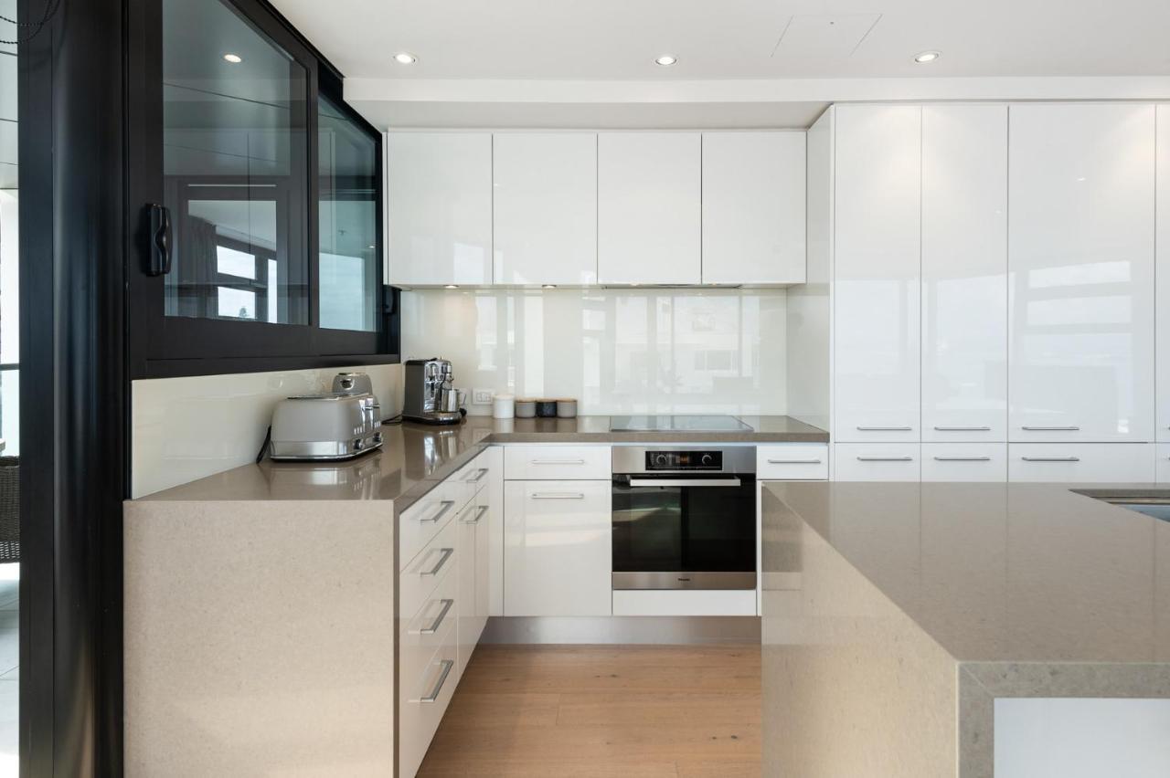 Superb Elevated Views Of Harbour With Heated Pool, Gym & Parking Apartment Mount Maunganui Exterior photo